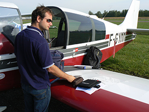 Préparation d’un vol sur un avion de l’aéroclub